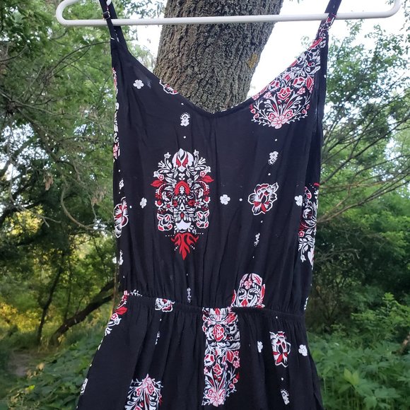 Gorgeous red and black floral jumpsuit. Size small. - Picture 1 of 10